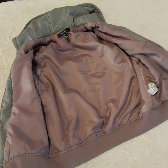 🌺 NEW Forever 21 Bomber Jacket/Hoodie w/Tech Pocket - Picture 9 of 12